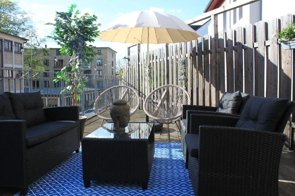 Image of R B Apartment Hamburg Family – 108 qm mit Dachterrasse – Badewanne & Dusche – kostenloses Parken – 2 Schlafzimmer