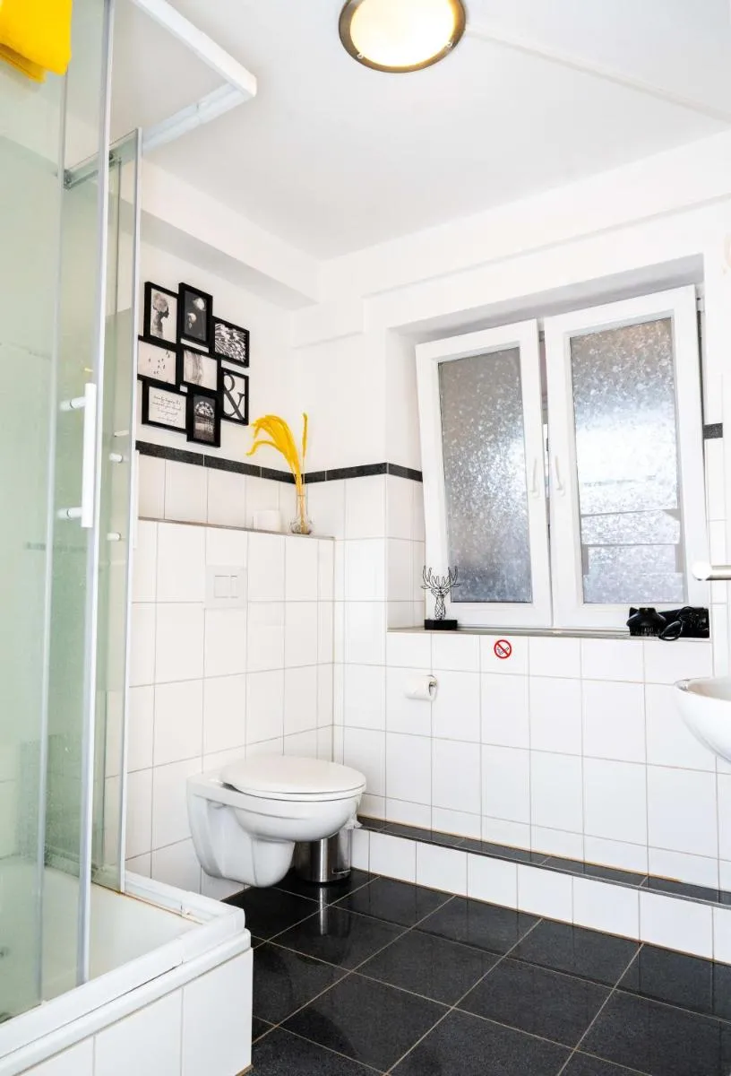 Image 4 of Spacious Apartment in urban location
