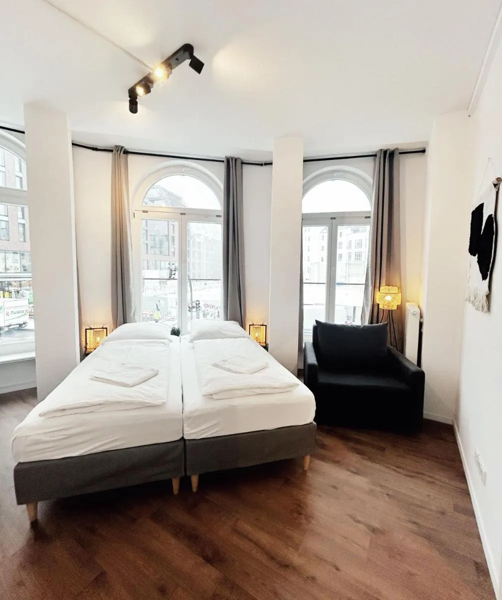 Image 2 of Stylish Apartment near Binnenalster for up to 8 Guests