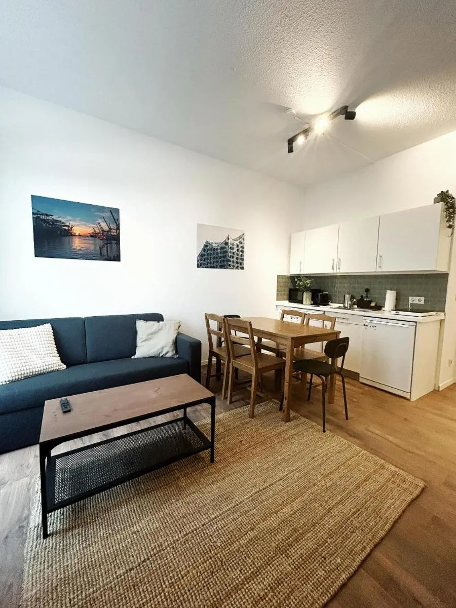 Image 4 of Stylish Apartment near Binnenalster for up to 8 Guests