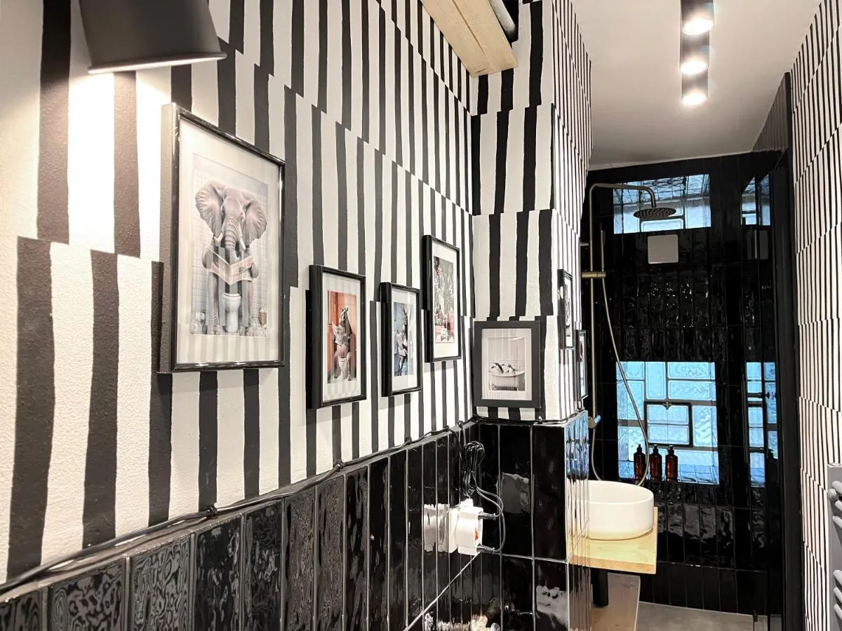 Image 2 of Stylish Central Apartment
