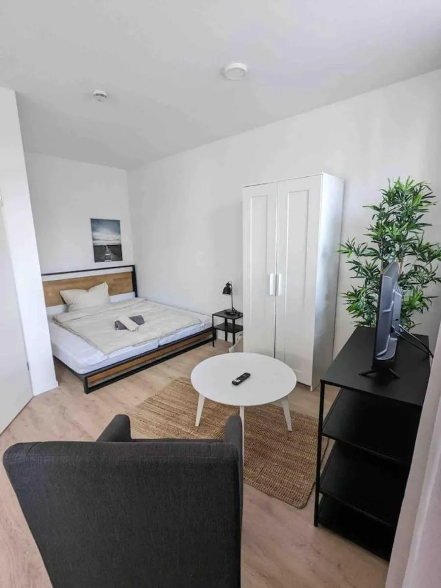 Image 2 of Stylish Studio for Two Prime Location in Hamburg