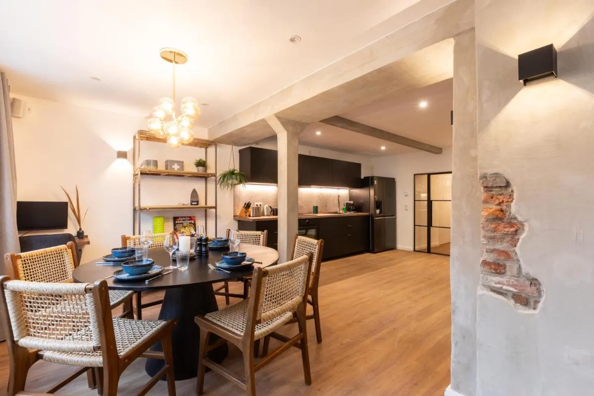 Image 2 of Urban Wave Apartment I