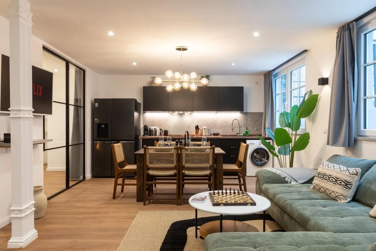 Image 4 of Urban Wave Apartment II
