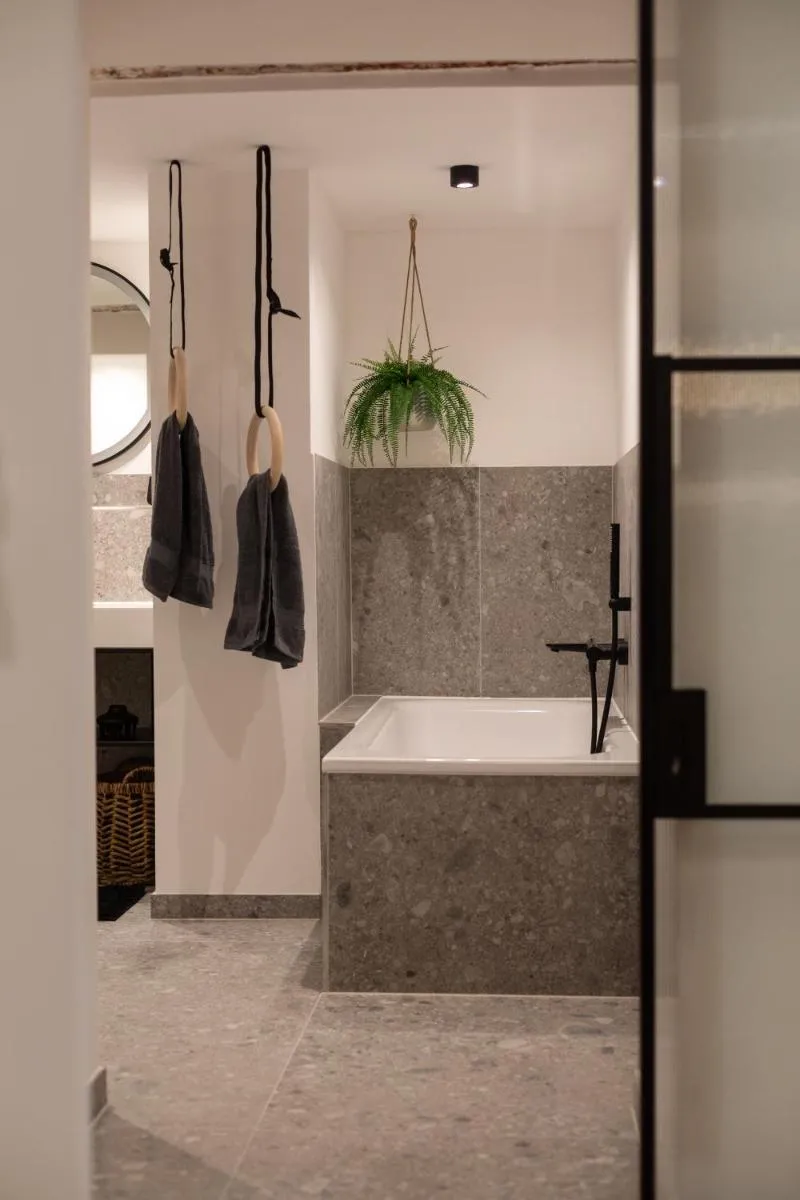 Image 3 of Urban Wave Apartment II