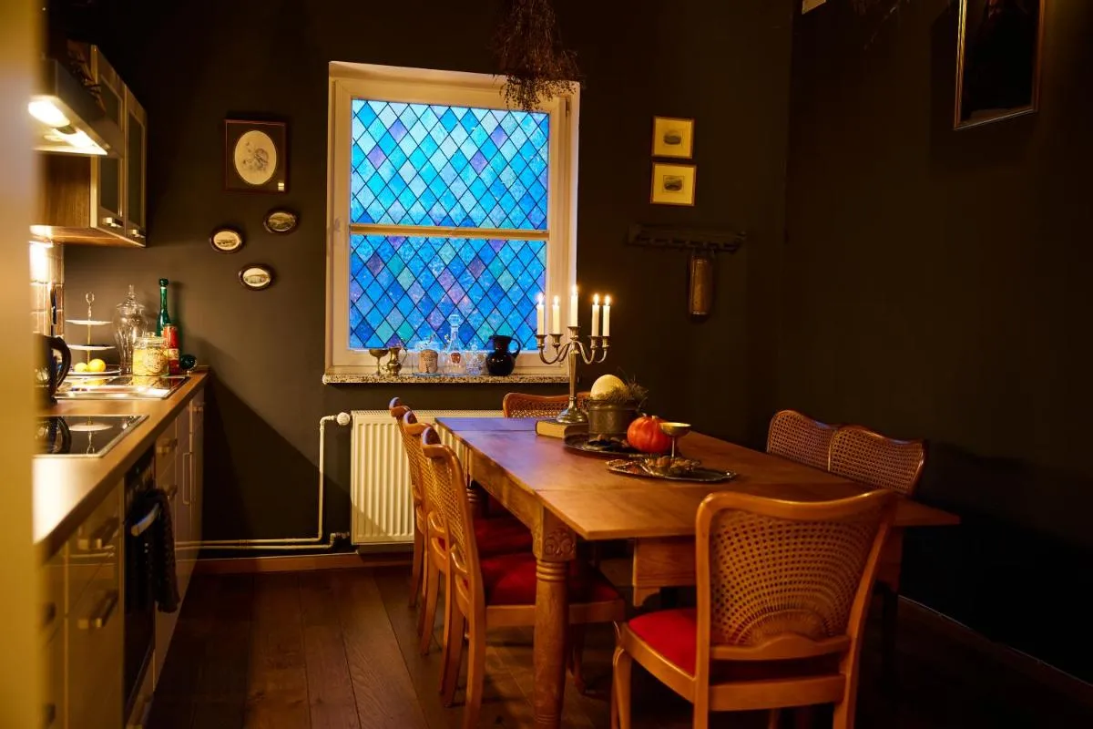 Image 2 of Wizard Apartment Hamburg – 3 Schlafzimmer – 156 qm mit Dachterrasse – bis 10 Personen – Dusche & Badewanne – kostenloser Parkplatz