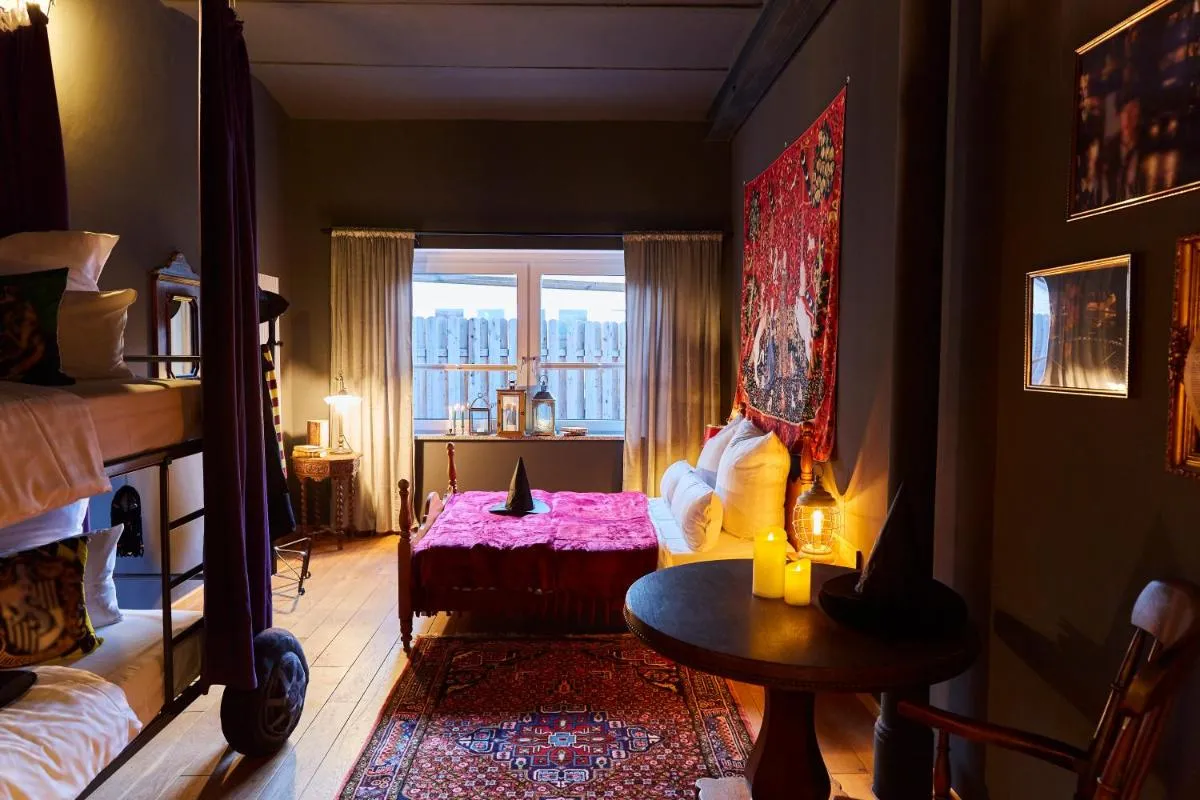 Image 5 of Wizard Apartment Hamburg – 3 Schlafzimmer – 156 qm mit Dachterrasse – bis 10 Personen – Dusche & Badewanne – kostenloser Parkplatz