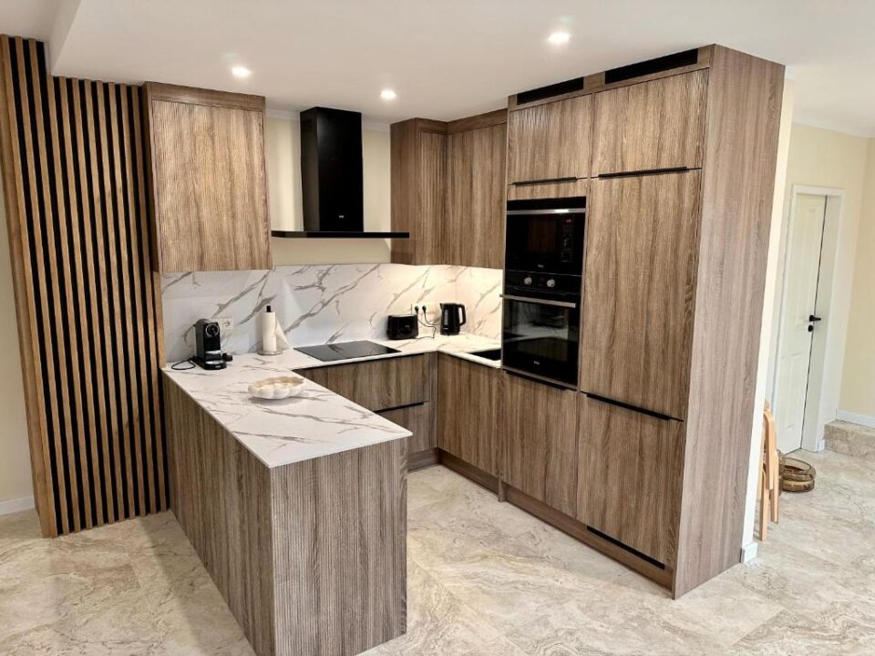 Sanierte 5 Zimmer Luxus Standard Apartment auf 350qm